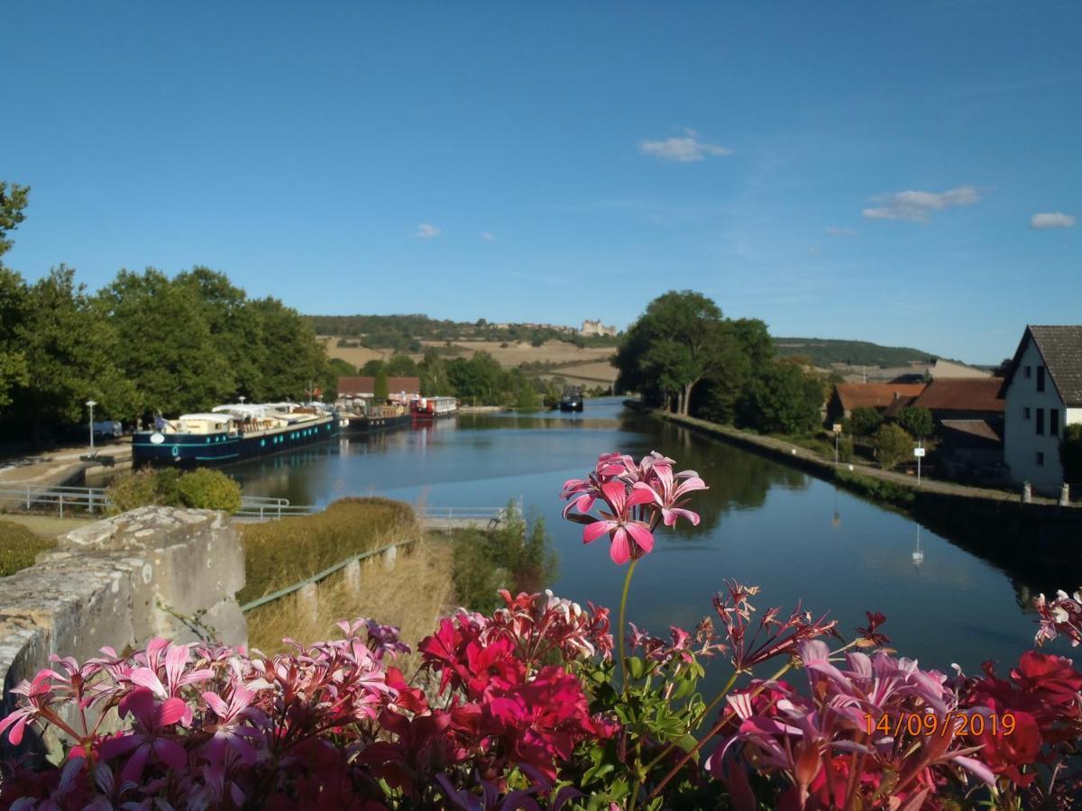 La Maison Du Gue Ecutigny ภายนอก รูปภาพ