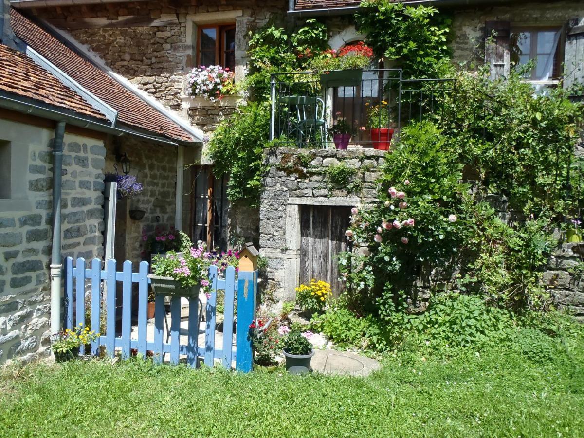 La Maison Du Gue Ecutigny ภายนอก รูปภาพ
